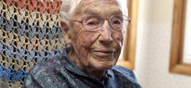 A los 113 años mujer miente para unirse a Facebook