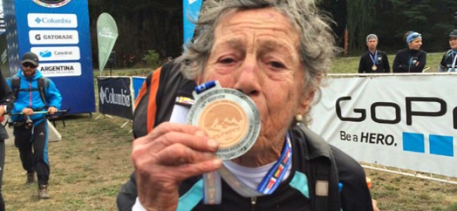 Con 80 años Elisa Forti cruza Los Andes