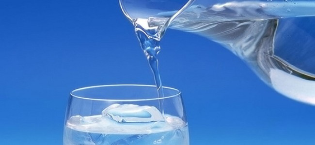 Beber agua helada tiene riegos para la salud…