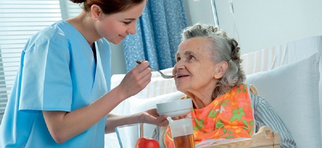 Alimentación forzada a pacientes de alzhéimer es dañina