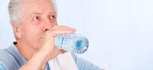 Medidas para evitar el riesgo de deshidratación en mayores por temporada de calor
