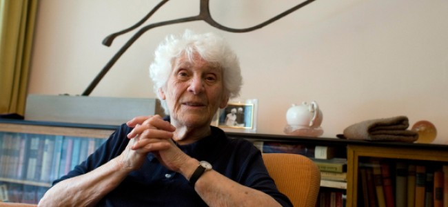 Obtiene su doctorado a los 102 años que por “razones raciales” le negaron
