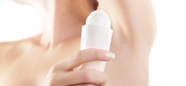 Dermatóloga sugiere cuidado en uso de antitranspirante