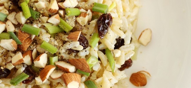 Algo nutritivo, sencillo y rápido: Ensalada de arroz con piña y almendras